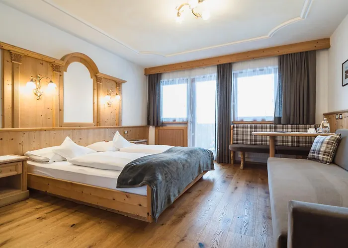 Garni Hotel Rosengarten B&B Wolkenstein in Gröden